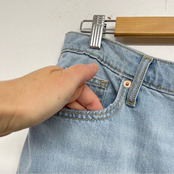 Universal Thread Light Wash Distressed Boyfriend Jeans Womens 10 Blue Rolled Hem - Picture 3 of 11